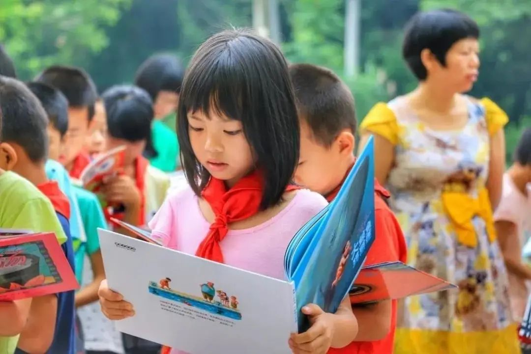教育托起美好未来 龙光集团荣获“教育公益突出贡献企业”_中国网地产